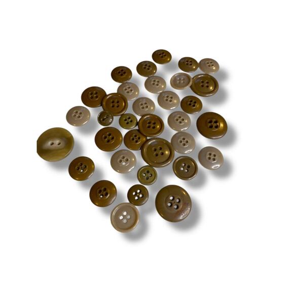 Lot of 34 Midcentury Plastic Buttons Assorted Brown Taupe Craft Sew - Picture 6 of 7